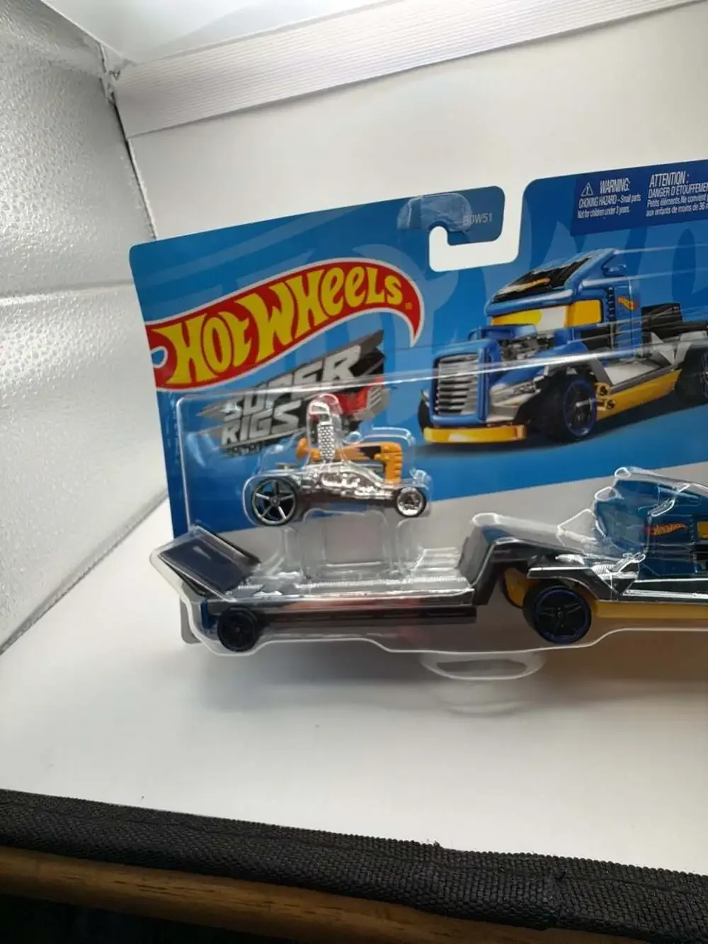 Hot Wheels Super Rigs Steel Power Transporter Vehicle with Detachable Trailer an
